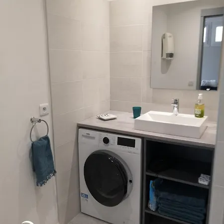 Le 300 Metres De La Appartement
